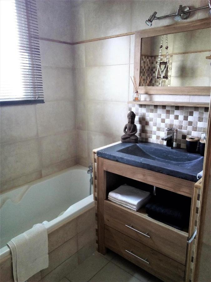 Les Coronilles Bed and Breakfast Beaucaire  Εξωτερικό φωτογραφία