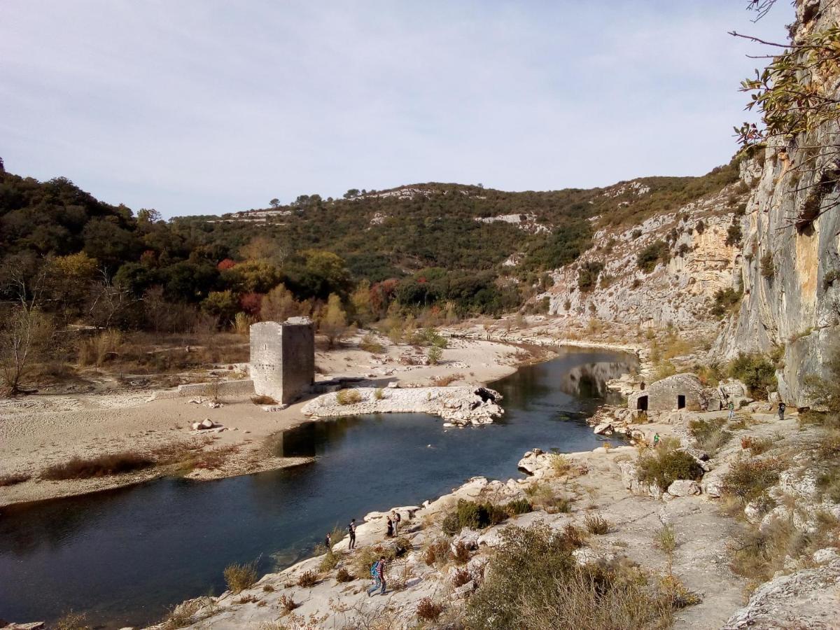 Les Coronilles Bed and Breakfast Beaucaire  Εξωτερικό φωτογραφία
