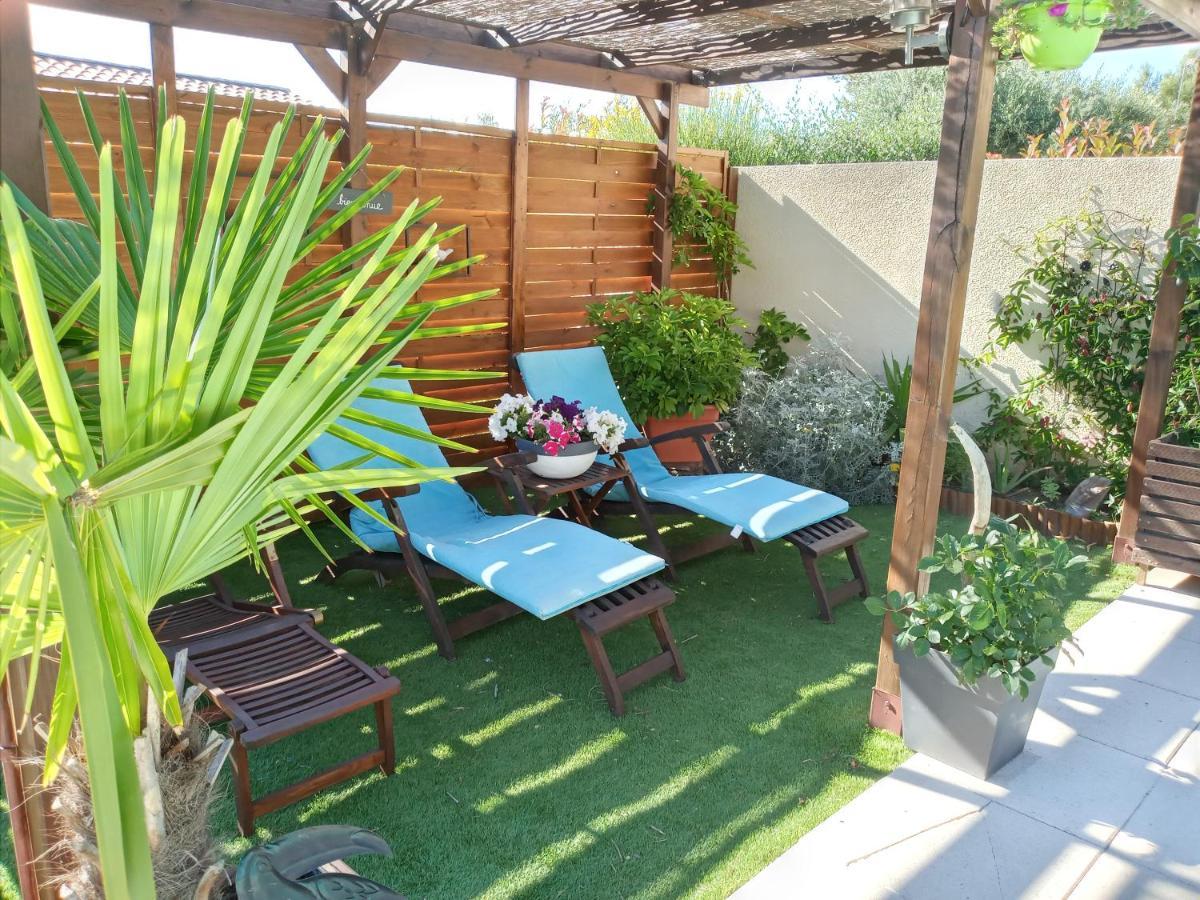 Les Coronilles Bed and Breakfast Beaucaire  Εξωτερικό φωτογραφία