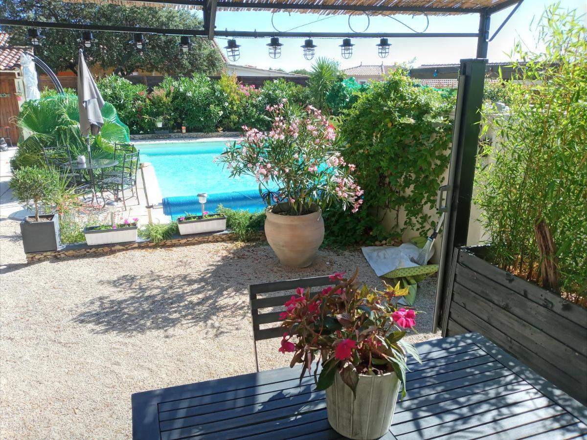 Les Coronilles Bed and Breakfast Beaucaire  Εξωτερικό φωτογραφία