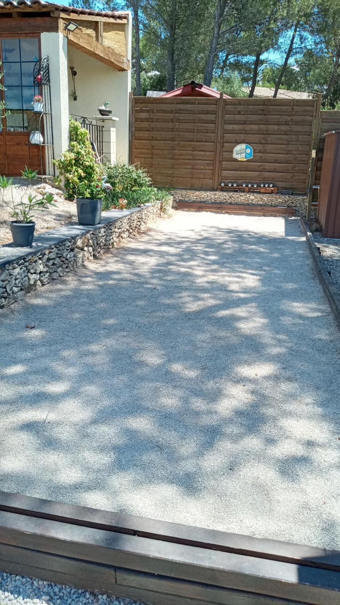 Les Coronilles Bed and Breakfast Beaucaire  Δωμάτιο φωτογραφία