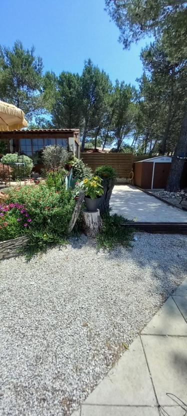 Les Coronilles Bed and Breakfast Beaucaire  Εξωτερικό φωτογραφία