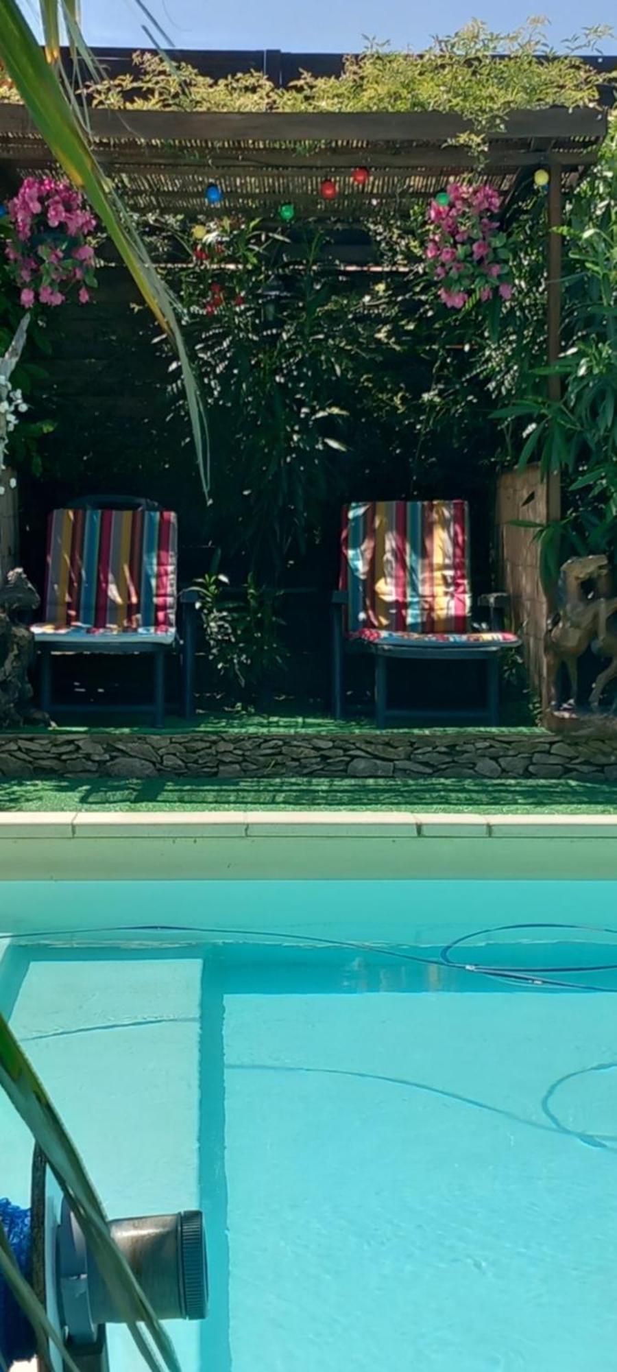 Les Coronilles Bed and Breakfast Beaucaire  Εξωτερικό φωτογραφία