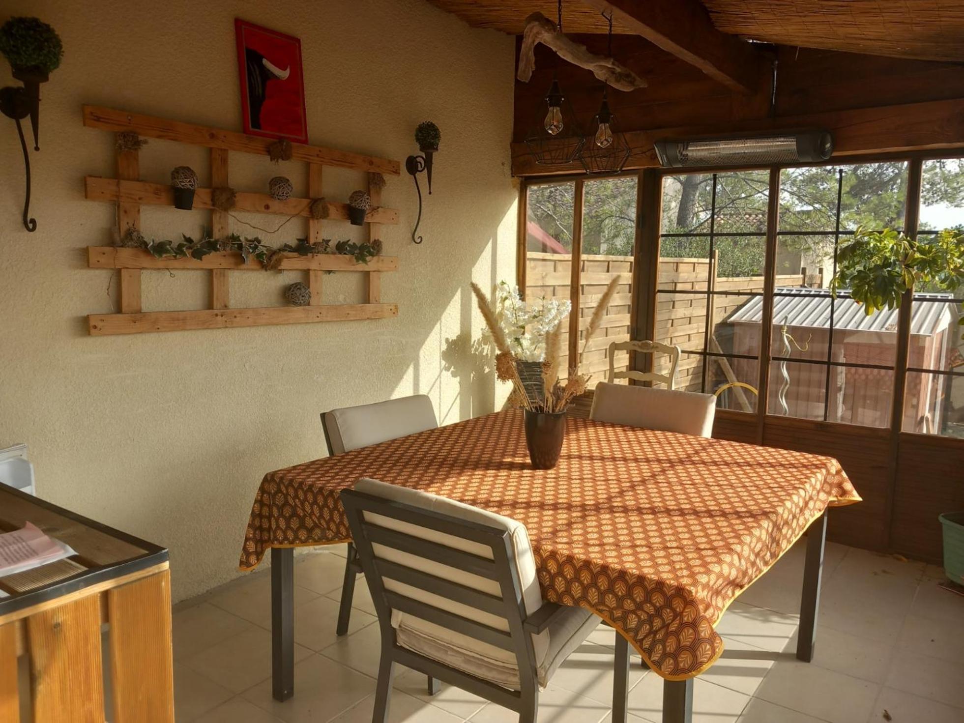 Les Coronilles Bed and Breakfast Beaucaire  Εξωτερικό φωτογραφία