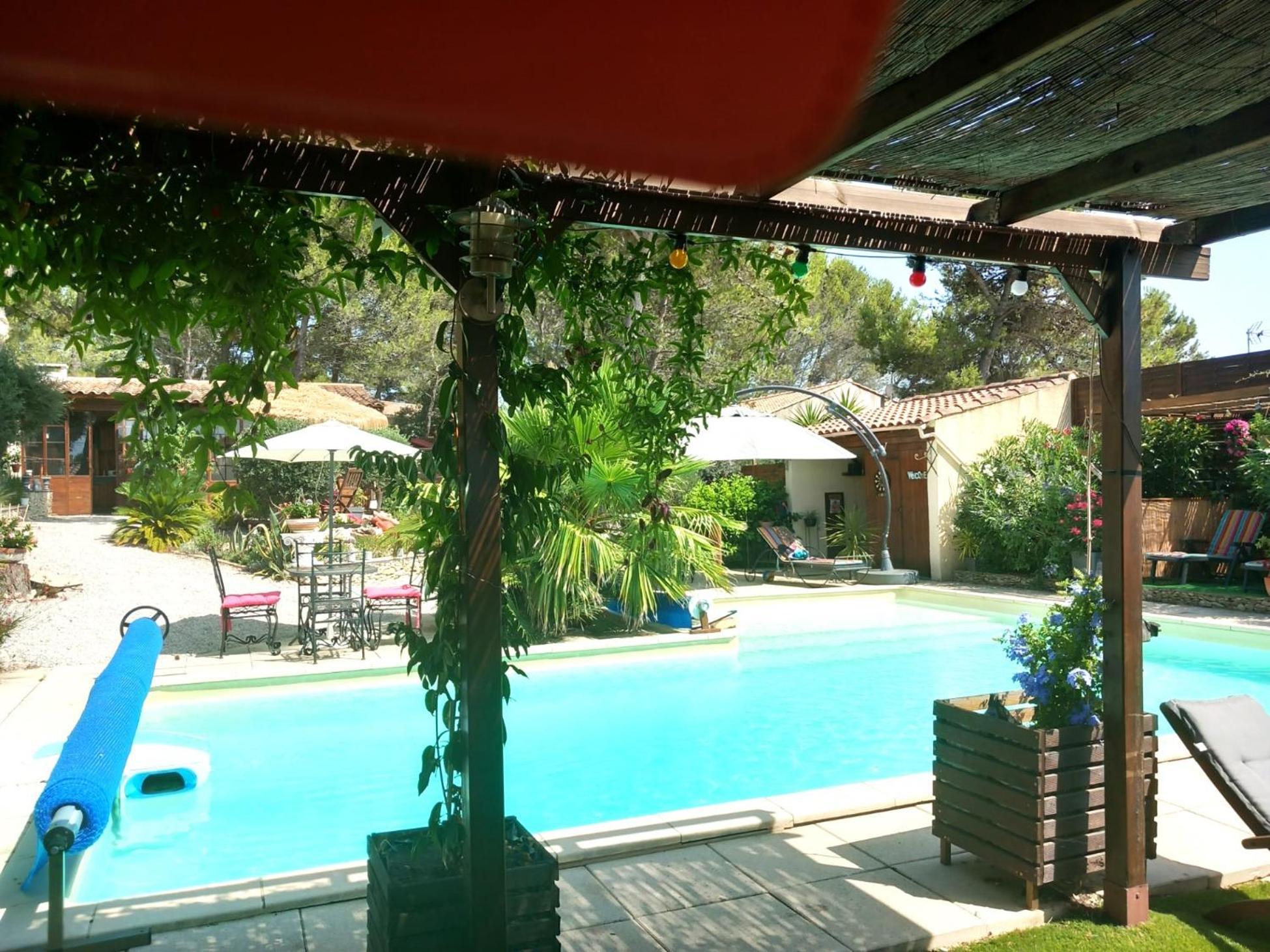 Les Coronilles Bed and Breakfast Beaucaire  Εξωτερικό φωτογραφία
