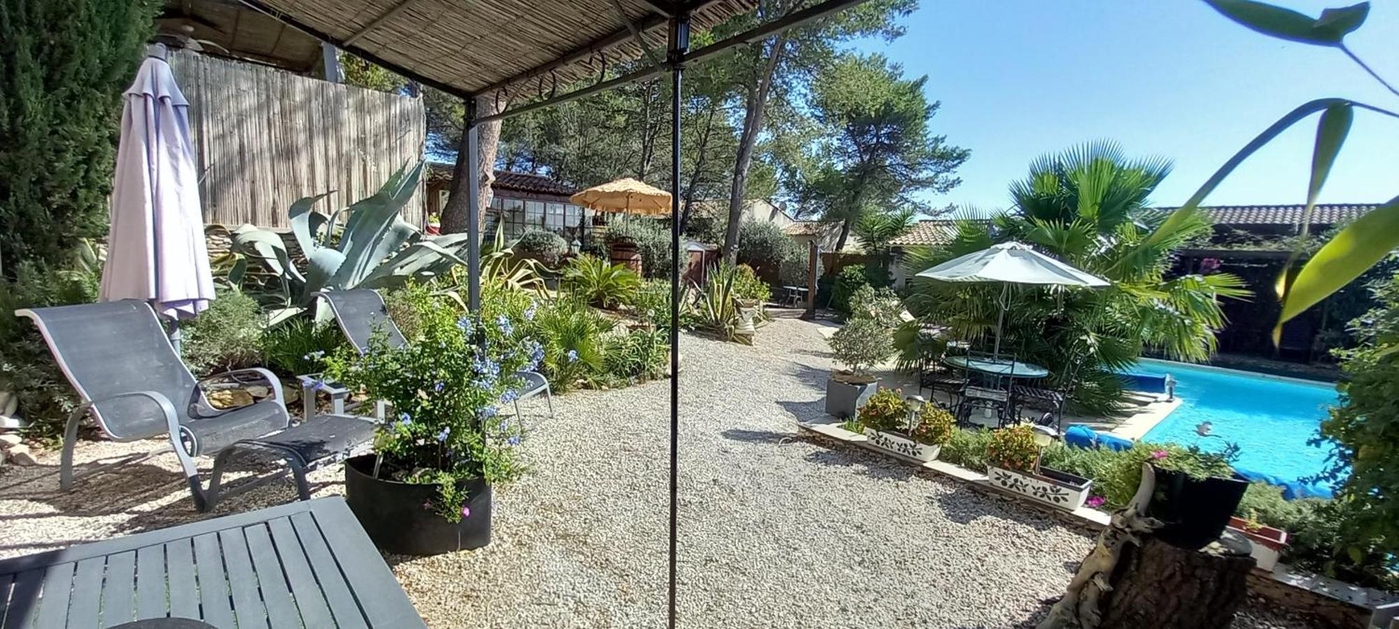 Les Coronilles Bed and Breakfast Beaucaire  Εξωτερικό φωτογραφία