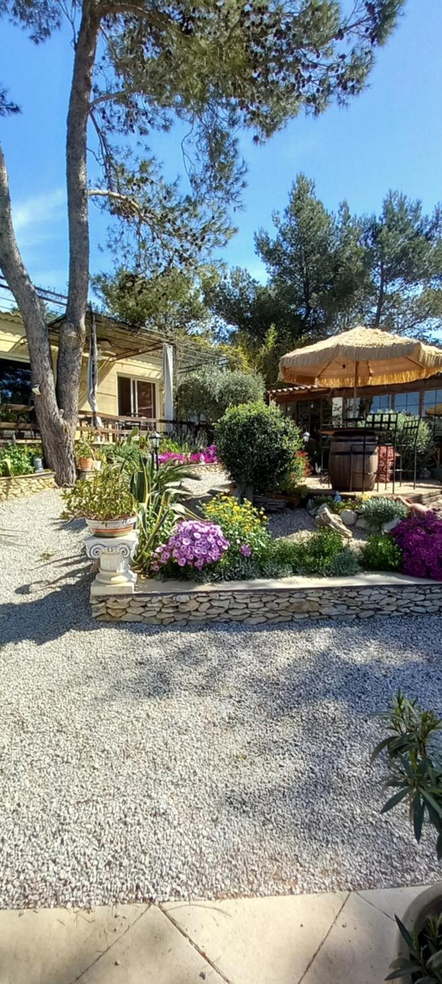 Les Coronilles Bed and Breakfast Beaucaire  Εξωτερικό φωτογραφία